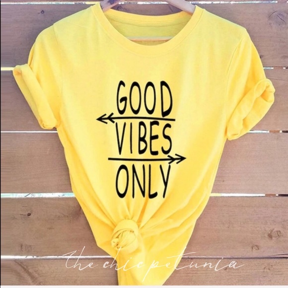 The Chic Petunia Tops - PLUS yellow GOOD VIBES ONLY letter print tee